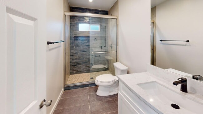 Building Photo - New Build (2022) 4BD/2BA (Lease out, pendi...