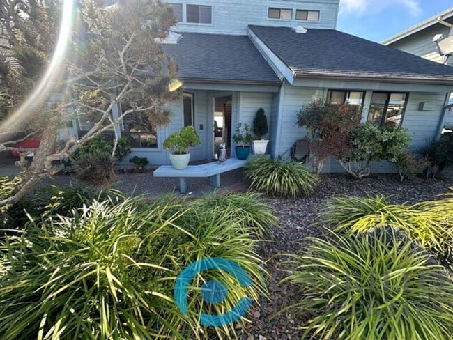 Building Photo - 2620 Deerpark Dr