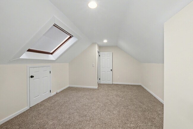 Building Photo - 7 Moraine St