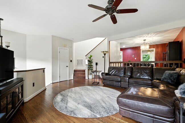 Building Photo - 10903 Whiterim Dr