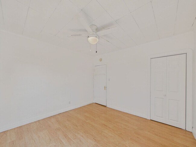 Building Photo - 6321 Outlook Ave