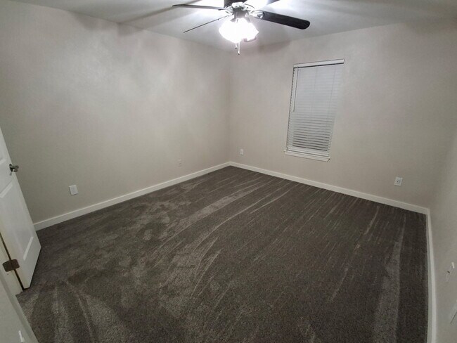 Building Photo - 3162 Chimney Cir