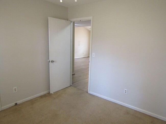 Building Photo - Beautiful 3bd/2ba