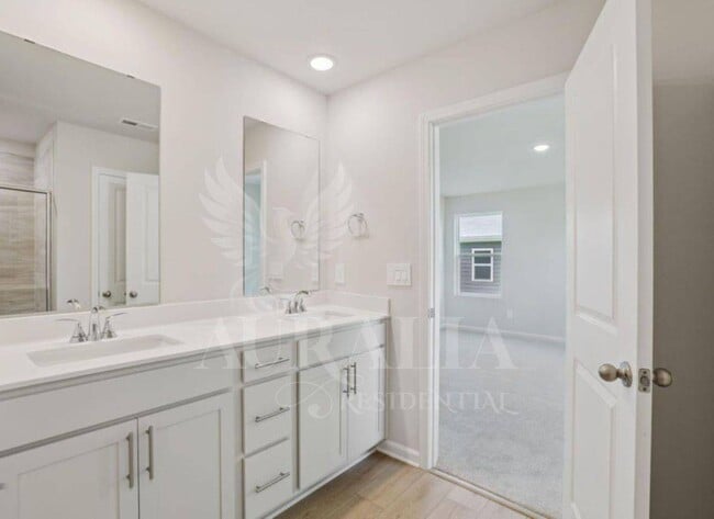 Building Photo - 805 Ottawa Dr