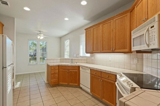 Building Photo - 1911 Lexington Dr