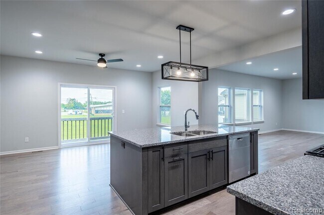 Building Photo - 24180 Liberty Hill Dr