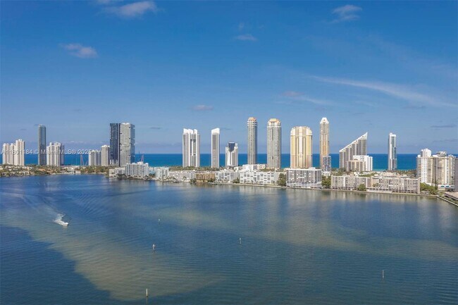 Building Photo - 2600 Island Blvd