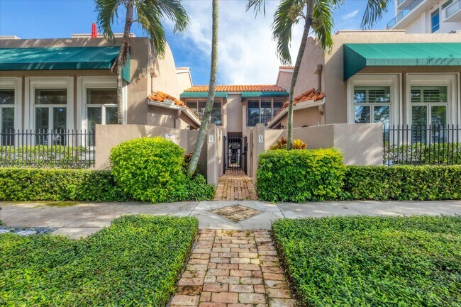 Primary Photo - 200 Cocoanut Ave