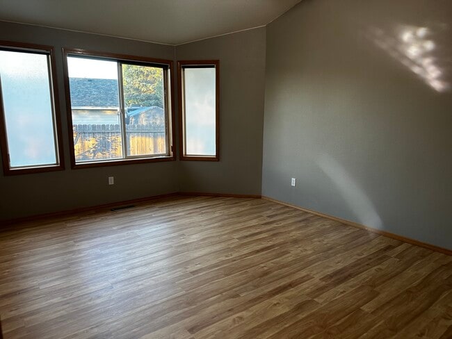 Building Photo - 12053 Four Oaks St