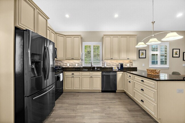 Building Photo - 104 Cedar St