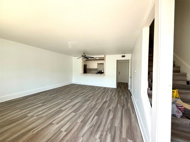 Building Photo - 5506 Beverly Hill St