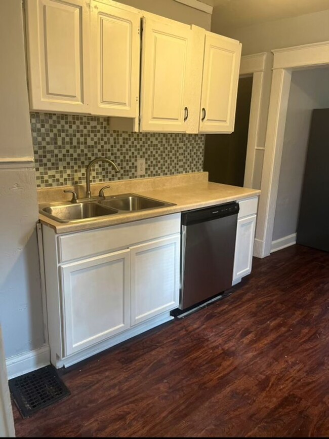 Building Photo - Cozy 2 bedroom 1 bath