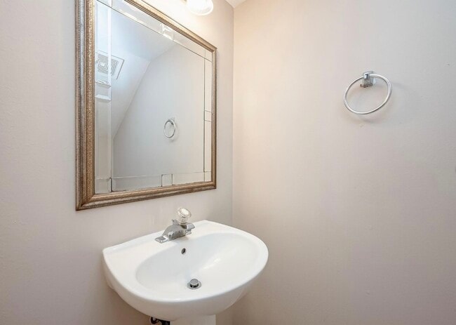 Building Photo - 4914 Jaymar Dr