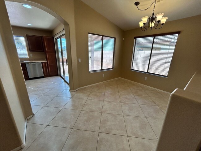 Building Photo - ? Large 4Bdm 3Ba Avondale Home *NO* Carpet ?