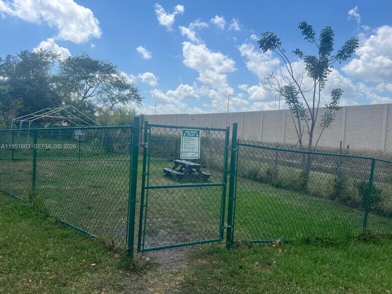 Building Photo - 590 NW 114th Ave