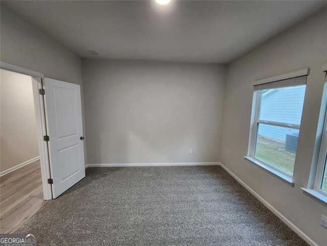 Building Photo - 235 Vly Oak Dr