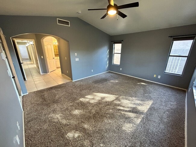 Building Photo - 3 Bed/ 2 Bath Home with Den in Arrowhead Ranch with Pool!