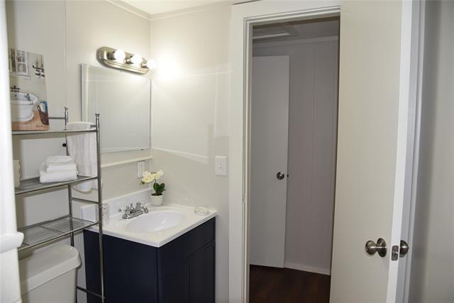 Building Photo - 900 W Chestnut St