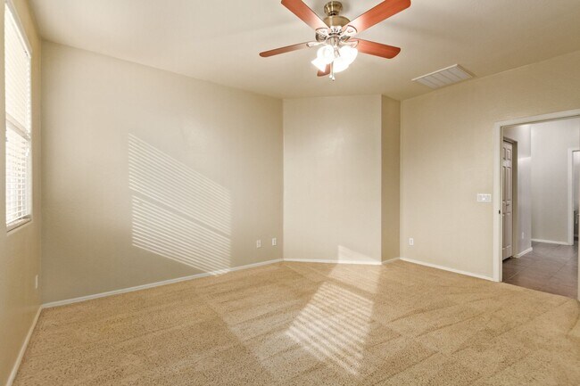 Building Photo - Attractive 3 bed, 2 bath home
