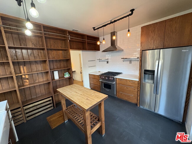 Building Photo - 4181 Lincoln Ave