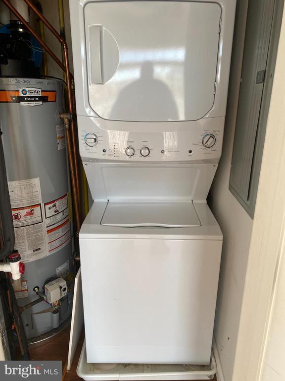 Building Photo - 820 Belmont Bay Dr