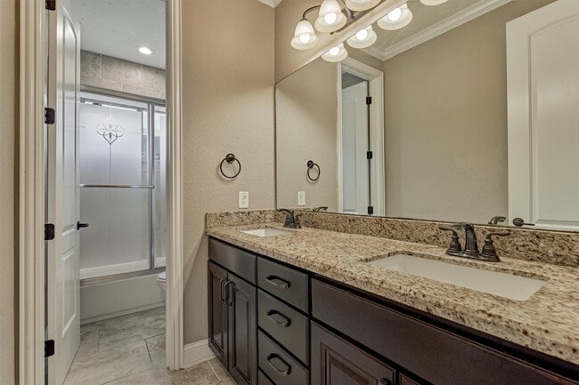 Building Photo - 106 Bella Luce