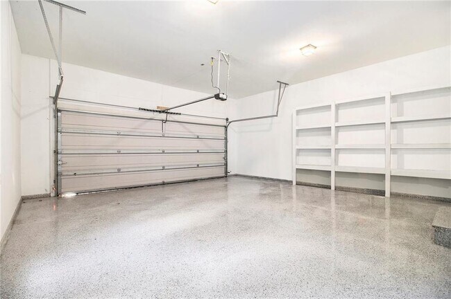 Building Photo - 960 Landmark Dr NE