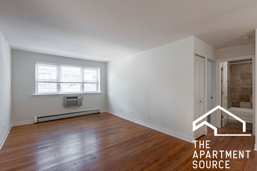 Building Photo - 628 W Wrightwood Ave