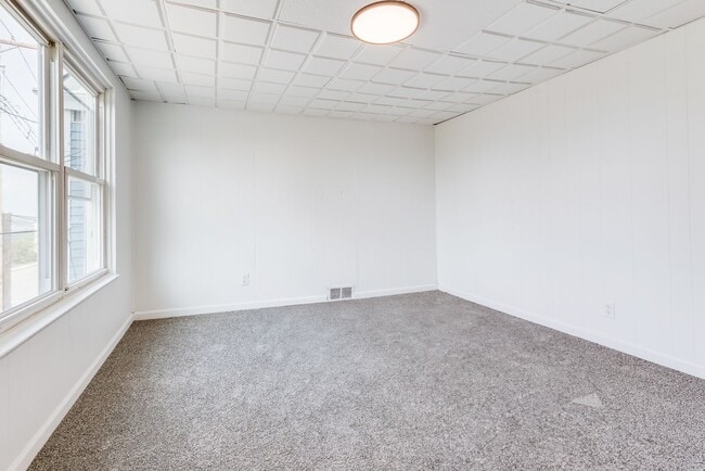 Building Photo - Available JULY 2026 - BEAUTIFULLY RENOVATED 3 Bedroom Home in the South Side Slopes!