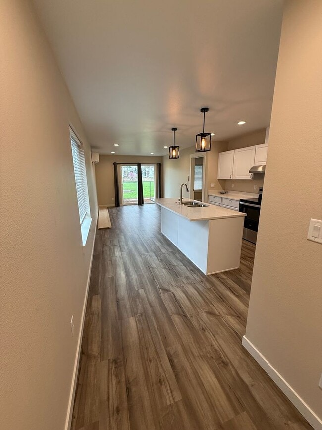 Building Photo - Modern Luxury 1 Bedroom with Open Kitchen & Private Yard- REDUCED RENT