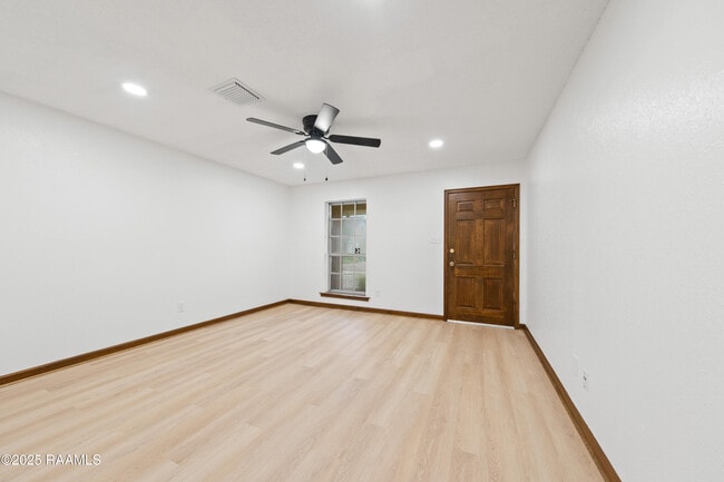 Building Photo - 102 Wisteria Dr