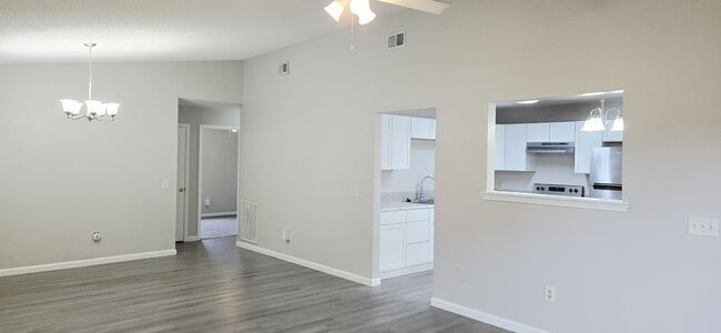 Building Photo - 930 Poppleton Dr