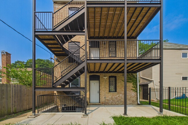 Building Photo - 7919 S Ellis Ave