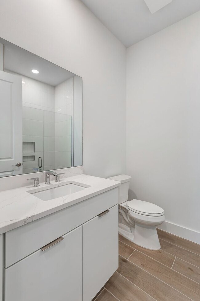 Building Photo - ** SEVEN SHORES ** 3+DEN / 2.5 BATH - BRAND NEW HOME! - LUXURY AMENTITES - PET OK - ANNUAL RENTAL