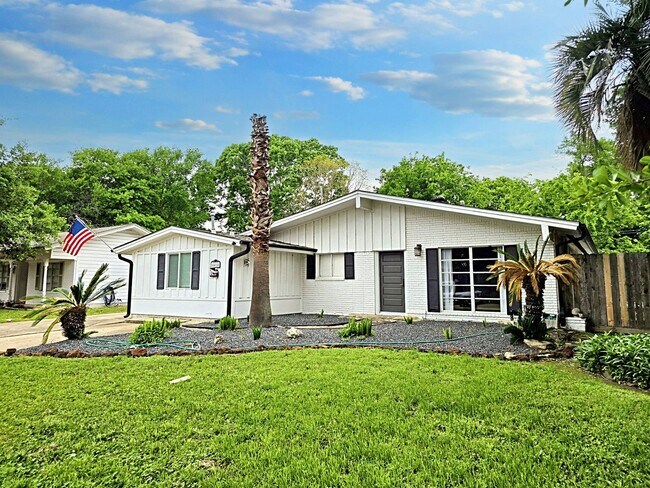 Building Photo - 4414 Gardendale Dr