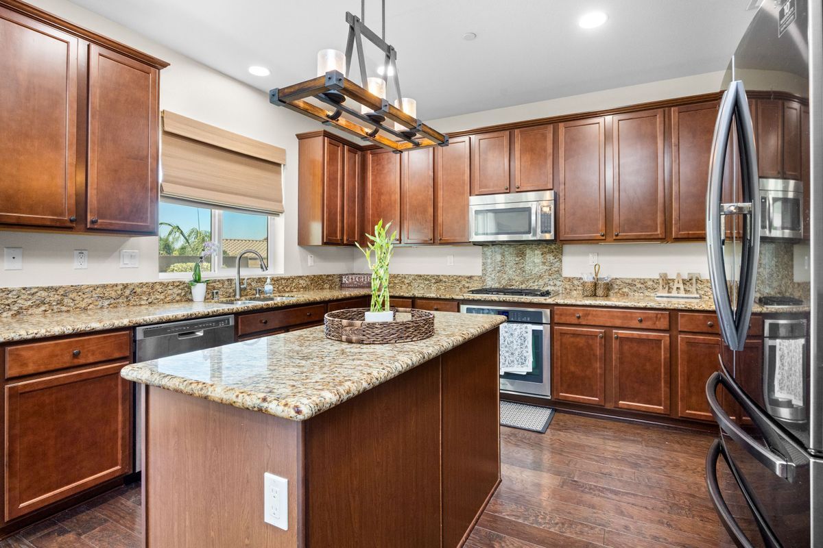 Building Photo - 25589 Foxglove Ln