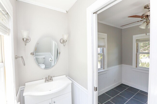 Building Photo - Cape Cod Rental Available in Norfolk!