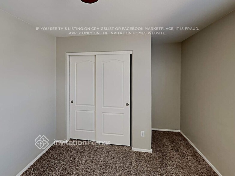 Building Photo - 21181 E Stonecrest Dr