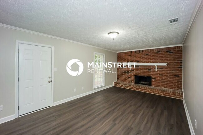 Building Photo - 3 Bedroom Pet-Friendly Home in FAYETTEVILLE, GA with Main Street Renewal