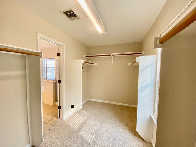 Building Photo - 20412 Farm Pond Ln