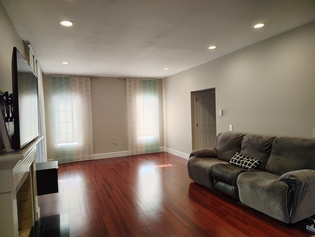 Building Photo - 4015 Amalfi Dr