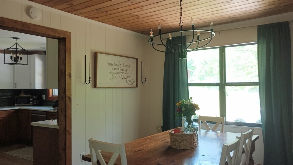 Building Photo - 615 Tank Hill Rd