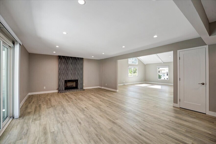 Building Photo - 5346 Tyrone Ave