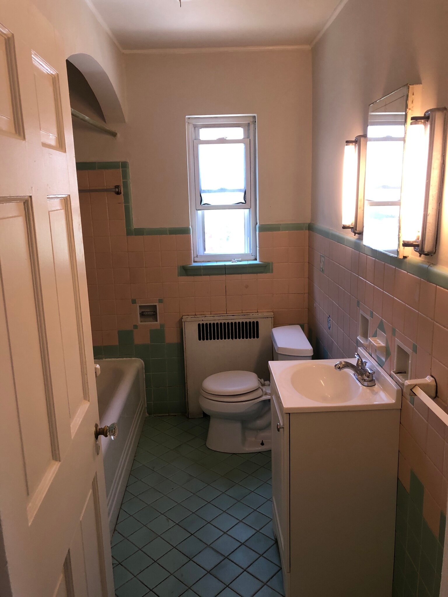 Full Bathroom - 1711 Portman Ave