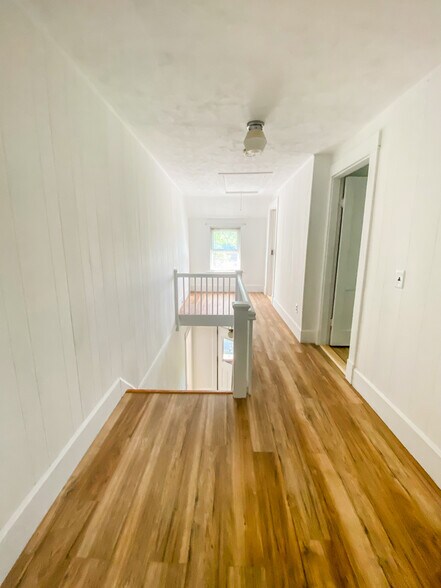 Building Photo - 8 Howe St