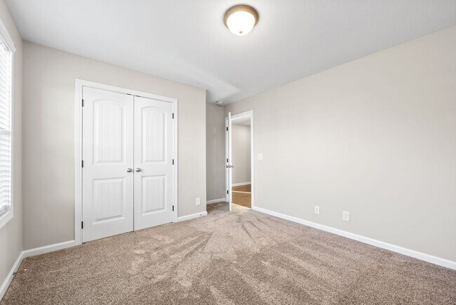 Building Photo - Pet Friendly Three Bedroom!