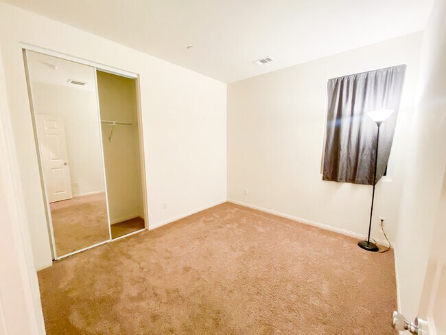 Building Photo - 5930 Ginger Dr