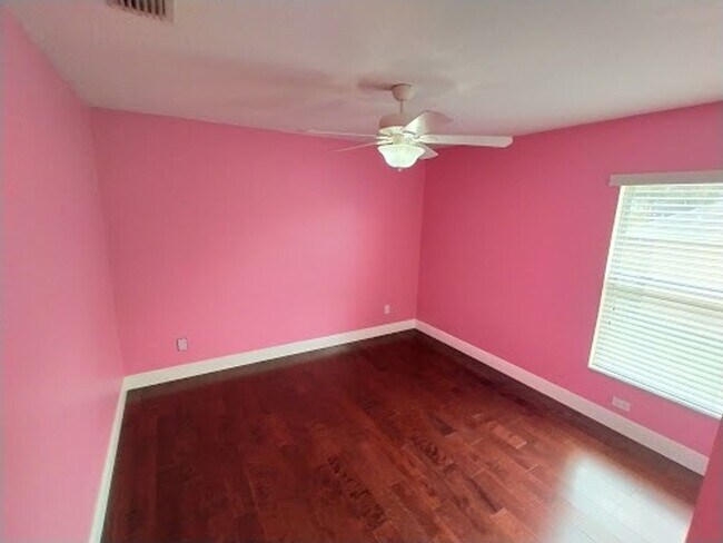 Building Photo - Beautifully Renovated Clermont Home Near Waterfront Park & Trails