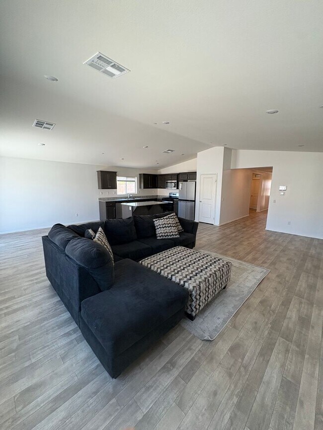 Building Photo - Beautiful Newly Built Single-Family Home-Hemet!