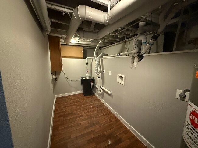 Building Photo - 1137 Pando Ave